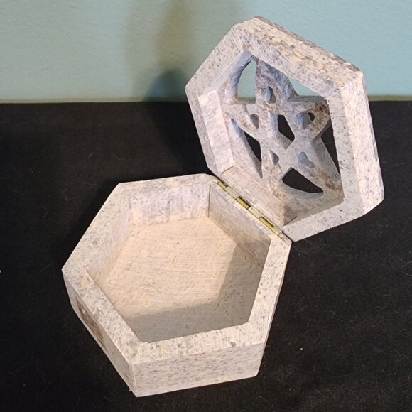 Soapstone Pentagram Trinket Box - Picture 7 of 9